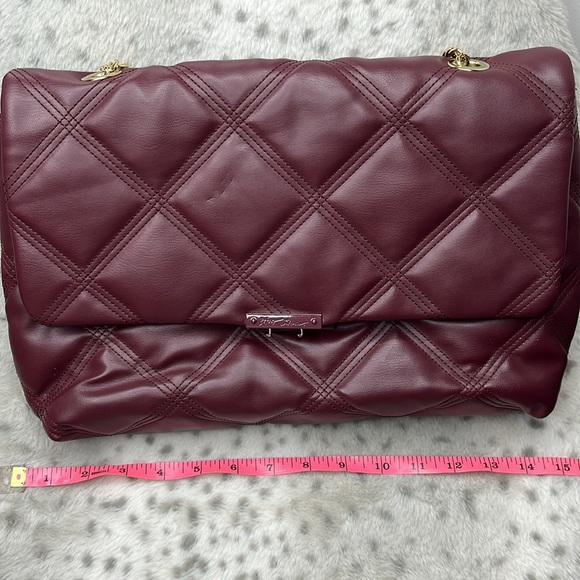 Oversized Betsy Johnson Clutch Style Bag w/ Shoulder Chain - Picture 5 of 6